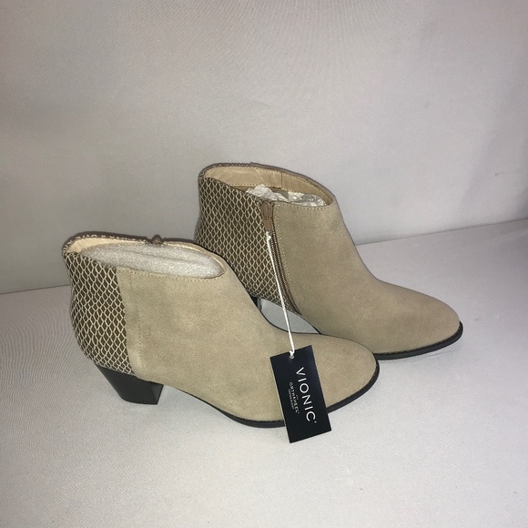 Vionic boots - Picture 1 of 5